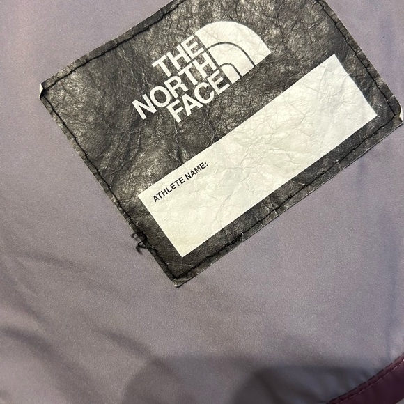 The North Face Dealio Girl’s 6 Purple Puffer Coat 550 - Picture 6 of 10